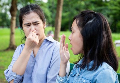 رائحة الفم الكريهة.. إليك أسهل 4 طرق للتخلص منها