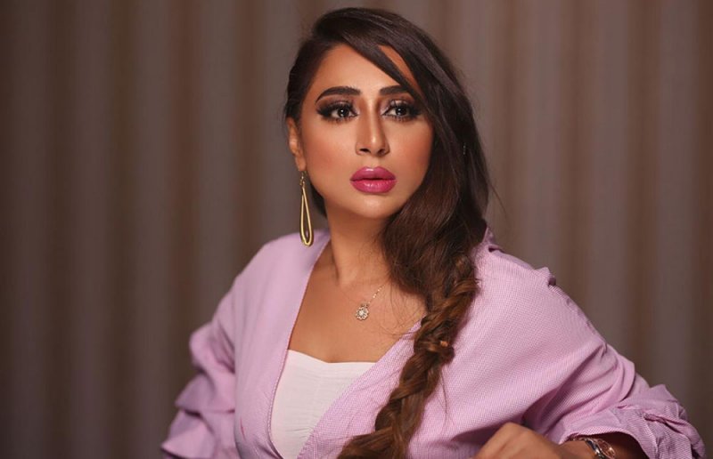 لماذا تأخرت الفنانة شيماء سبت بالتطعيم؟