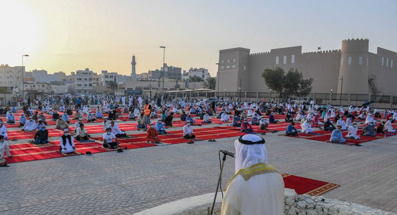 إقامة صلاة العيد بمصليات العيد والجوامع والمساجد مع الالتزام بالإجراءات الاحترازية