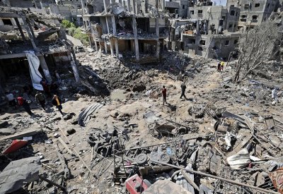 غارات وهدم منازل في غزة وصواريخ صوب إسرائيل