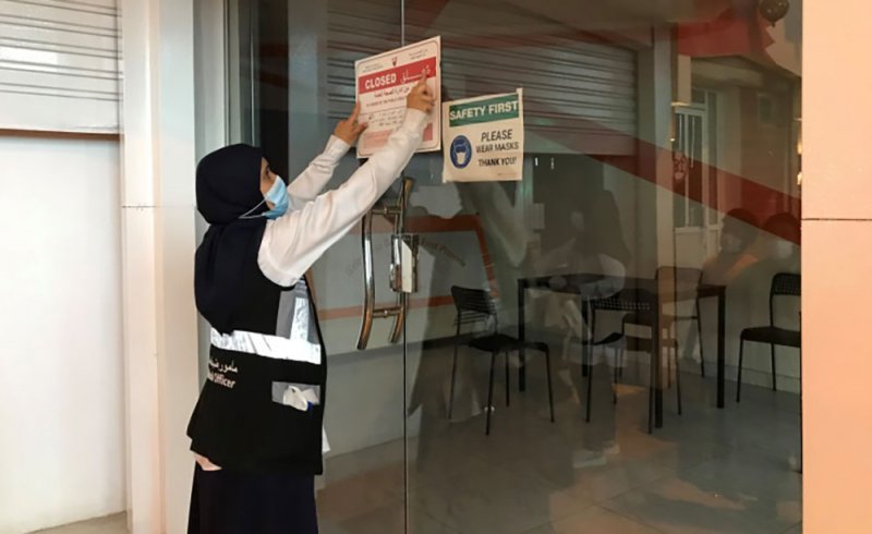 إغلاق مطعم بمحافظة المحرق غلقًا إدارياً لمدة أسبوع لمخالفته الإجراءات الاحترازية للحد من انتشار فيروس كورونا