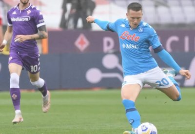 نابولي يهزم فيورنتينا ويؤجل مصير يوفنتوس الأوروبي لآخر جولة