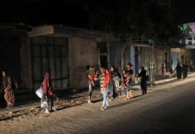 قصف وظلام.. الغارات تقطع الكهرباء عن مناطق واسعة من غزة