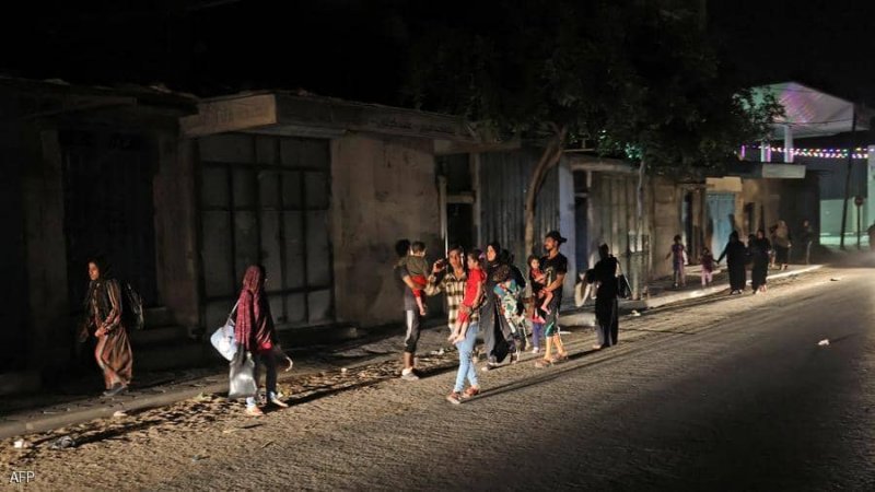 قصف وظلام.. الغارات تقطع الكهرباء عن مناطق واسعة من غزة