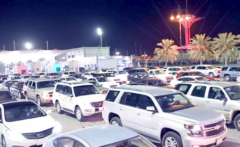 جسر الملك فهد يشهد إقبالا سعوديا كبيرا