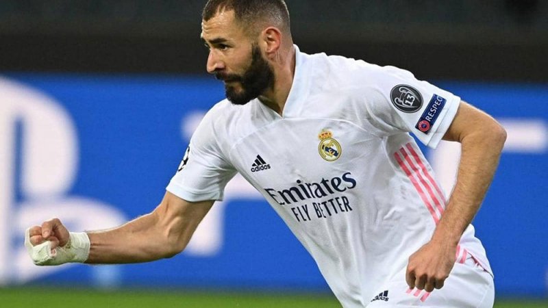 بعد "النبذ" لسنوات.. تطورات بشأن عودة بنزيمة إلى منتخب فرنسا