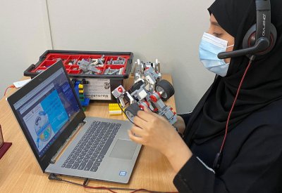المدارس الثانوية تشارك في ورشة افتراضية عن برمجة الروبوتات