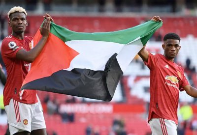 سولشاير يطالب باحترام بوغبا بعد رفع علم فلسطين