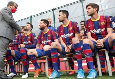 4 من نجوم برشلونة تحت مقصلة لابورتا