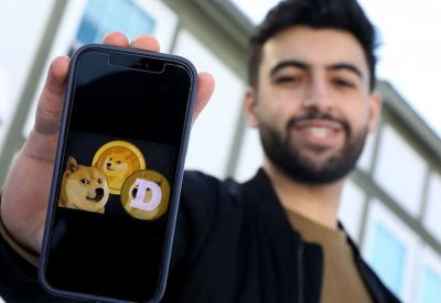 عملة دوجكوين المثيرة للجدل تخسر نحو ثلث قيمتها