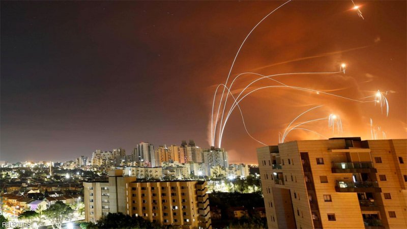 خلال ساعات.. مئات القذائف الصاروخية بين إسرائيل والفلسطينيين