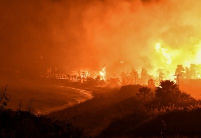 إخلاء 6 قرى في جنوب اليونان بسبب حرائق الغابات