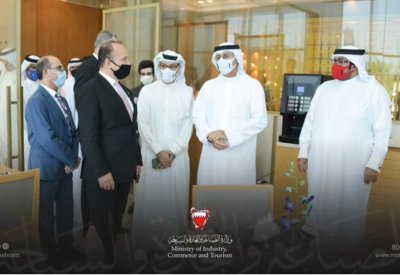 وزير الصناعة والتجارة والسياحة يفتتح فندق جراند سويس بل وواتر فرونت بضاحية السيف