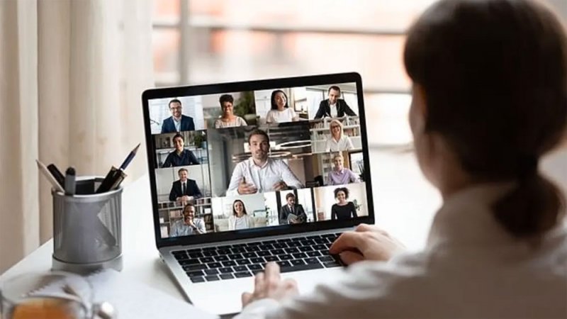 برأيك من يعزز الذكاء الجماعي بفرق العمل الإناث أم الذكور؟