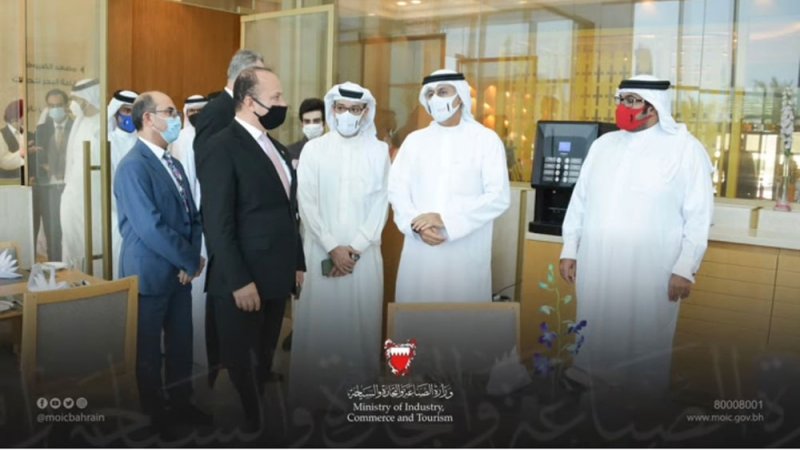 وزير الصناعة والتجارة والسياحة يفتتح فندق جراند سويس بل وواتر فرونت بضاحية السيف