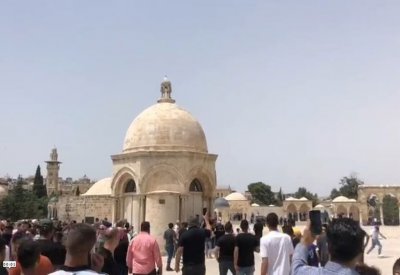جرح عشرات الفلسطينيين في اشتباكات مع القوات الإسرائيلية في محيط الأقصى وبيت لحم