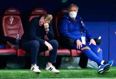 كومان يتمسك بالبقاء في برشلونة.. وينتقد لاعبي الفريق