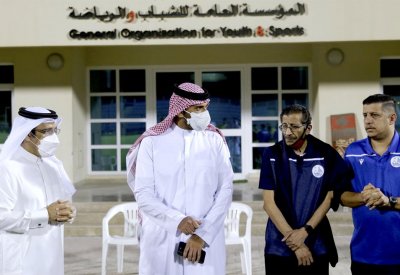 رئيس الاتحاد البحريني لكرة القدم يشهد تدريبات نادي الحد