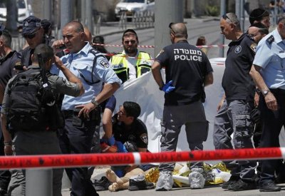 مقتل فلسطيني وإصابة إسرائيليين في عملية طعن بالقدس