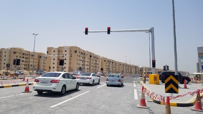 بالصور: "شؤون الأشغال": افتتاح الإشارة الضوئية على شارع الشيخ زايد الشمالي مع تقاطع شارع رقم 8