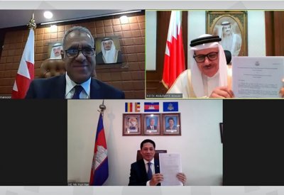 وزير الخارجية يتسلم نسخًا من أوراق اعتماد عدد من سفراء الدول المعينين لدى مملكة البحرين