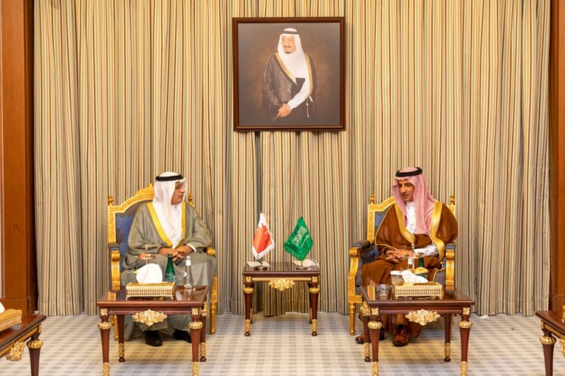 وزير الصناعة والتجارة والسياحة يجتمع بنظيرة وزير السياحة بالمملكة العربية السعودية
