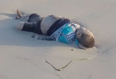 صور تفطر القلوب.. جثث أطفال ملقاة على شواطئ ليبيا
