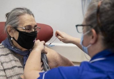 بعد موجة ذعر.. كشف "السبب المبدئي" لجلطات لقاح كورونا