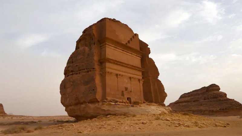 بلومبرغ: السعودية تستأنف التأشيرات السياحية قريبا وبروتكول لتسهيل السفر