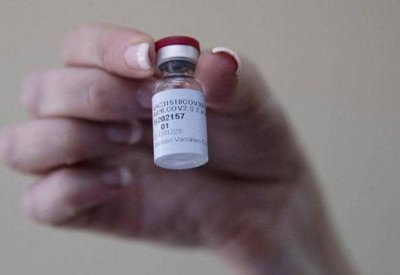 بريطانيا ترخص لقاح جونسون آند جونسون