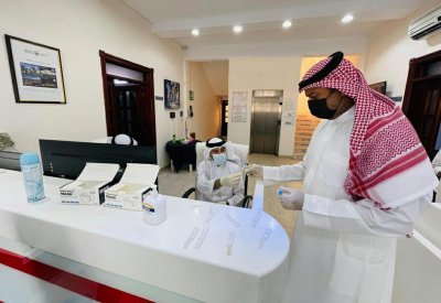 محافظ الشمالية يتفقد سير عمل الإجراءات الصحية للموظفين عند دخولهم مبنى المحافظة