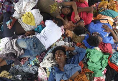 آلاف من الروهينغا يحتجون على ظروف عيشهم في جزيرة ببنغلادش