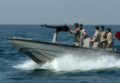 بحرية وجوية.. حادثتان عسكريتان خلال يوم في إيران