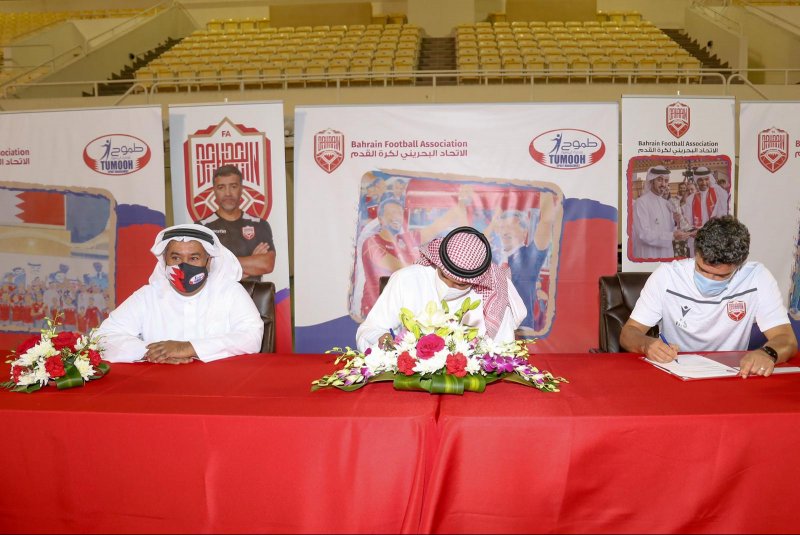 الاتحاد البحريني لكرة القدم يجدد عقد مدرب المنتخب الأول سوزا
