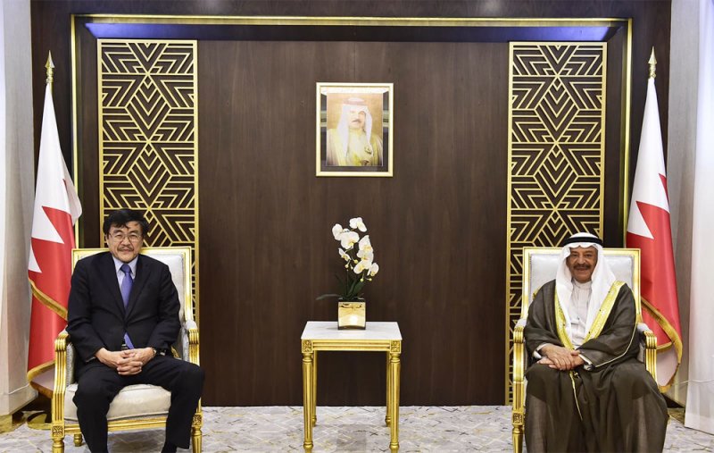 رئيس مجلس الشورى يشيد بعمق علاقات الصداقة بين مملكة البحرين واليابان