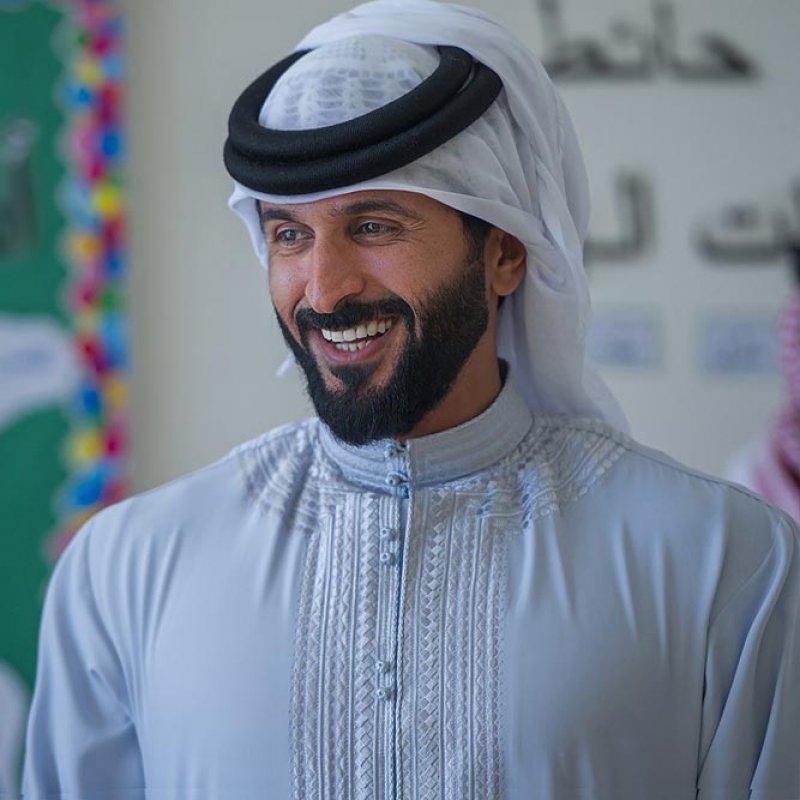 بالصور: ناصر بن حمد يرحب بعودة فريق الحرس الملكي بعد إنجاز جبال ايفرست