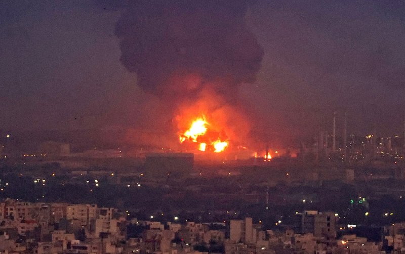 حريق في مصفاة نفط جنوب طهران
