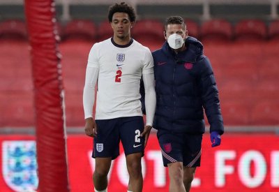 إصابة أرنولد "جرس إنذار" لإنجلترا قبل اليورو