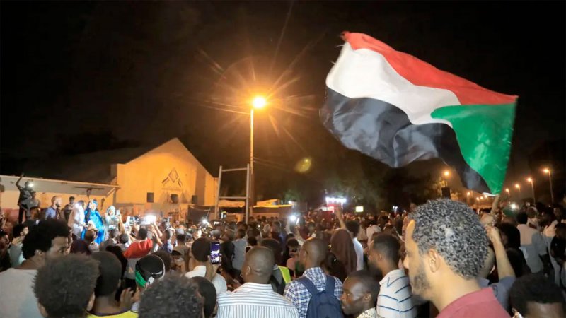 السودان.. الجيش يغلق الطرق المؤدية لمقر قيادته بالخرطوم