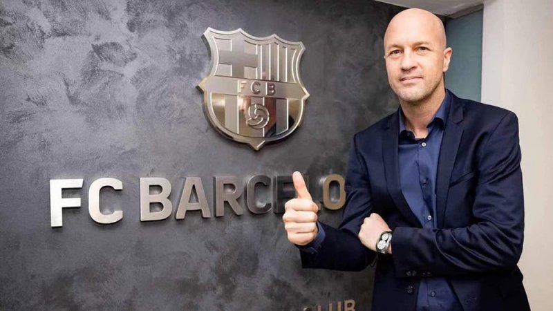 برشلونة يعين نجل كرويف في الإدارة الرياضية