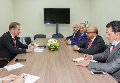 وزير الخارجية يجتمع مع وزير الصحة بروسيا الاتحادية