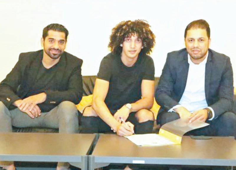 الأهلي يضم هاشم ونواف لفريق القدم