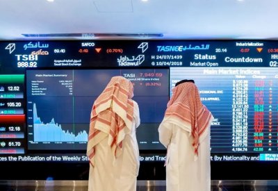 سوق السعودية تغلق على تراجع متأثرة بأسهم البنوك