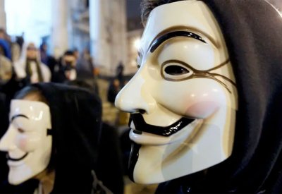 بالفيديو: بسبب تغريدة.. "أنونيموس" تنقض على إيلون ماسك مهددة