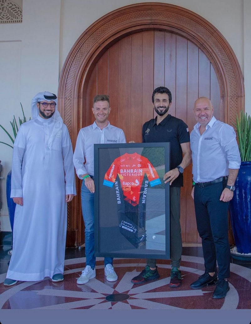 ناصر بن حمد يستقبل الدراج داميانو كاروسو ويشيد بقدراته العالية