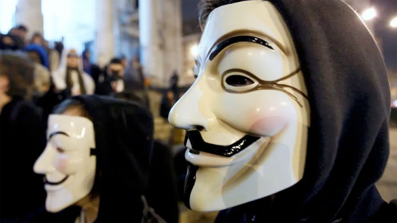 بالفيديو: بسبب تغريدة.. "أنونيموس" تنقض على إيلون ماسك مهددة