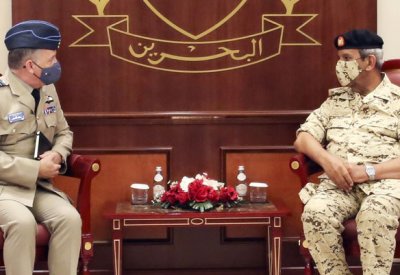 القائد العام لقوة دفاع البحرين يستقبل كبير مستشاري الدفاع للشرق الأوسط بالمملكة المتحدة
