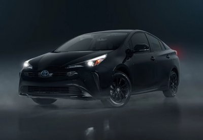 تويوتا Prius بحزمة Nightshade