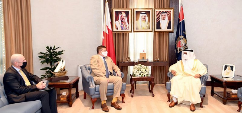 وزير الداخلية يستقبل سفير المملكة المتحدة