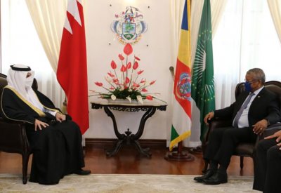 رئيس جمهورية سيشل يتسلم أوراق اعتماد سفير مملكة البحرين